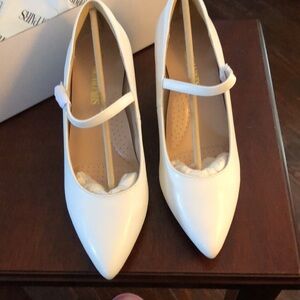 Dream Pairs White Shoes 7.5 NIB